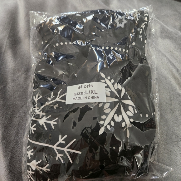 ❄️ L-XL Snowflake Harem Shorts - Picture 5 of 6